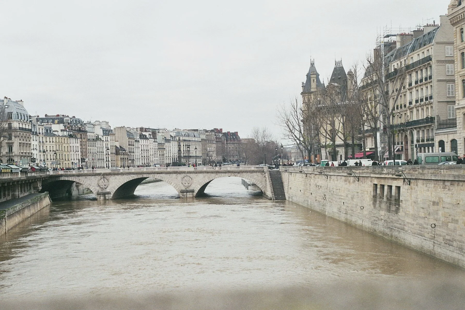 Gris Paris