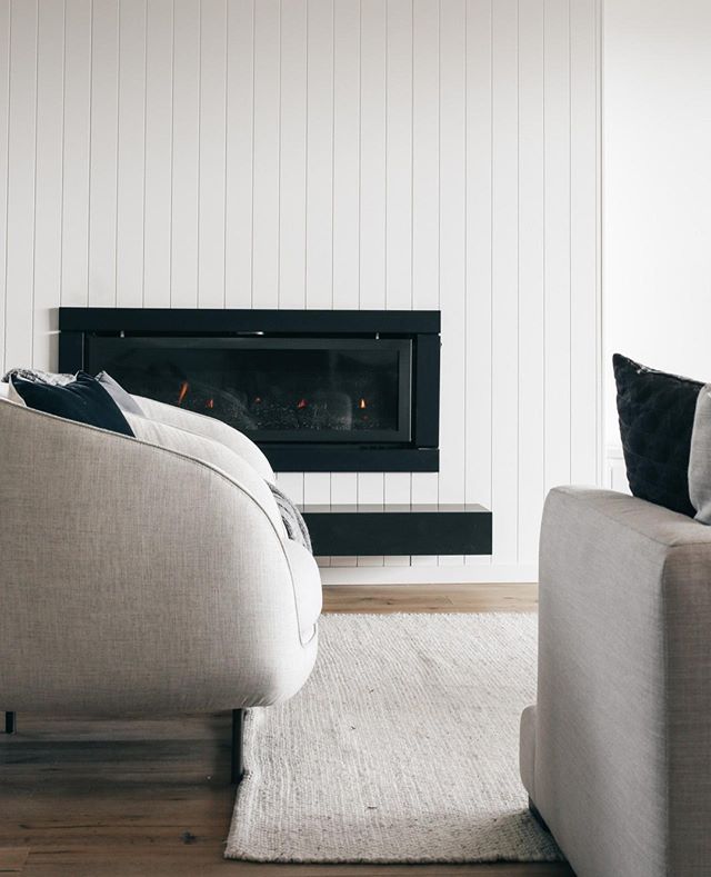 MORNINGTON, VIC
A simple and refined interior from our esplanade project. Featuring a harmonious balance of monochromatic textures.
@d3buildingdesign
Photography - @zosoaustralia
Finishes - @katewalker_design
Builder - Twin Bay Construction
&b