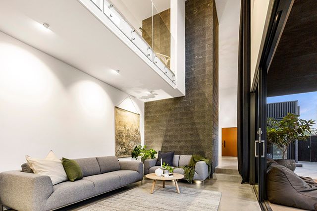 MT MARTHA, VIC
Spectacular high ceilings creating an amazing light filled space.
@d3buildingdesign
Builder - @everclearlifestyle
•
•
•
#void #white #polishedconcrete #mornpen #mtmarthanewhomes #sunkenlounge #brickwall #highceil