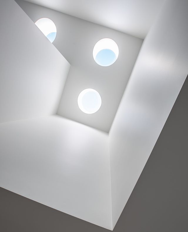 MT MARTHA, VIC
Something you don't see everyday. ROUND SKYLIGHTS!
This has provided a beautiful light well, by showing the different shapes that can be used within a space, which has created interesting effect.
@d3buildingdesign
Photography - @z