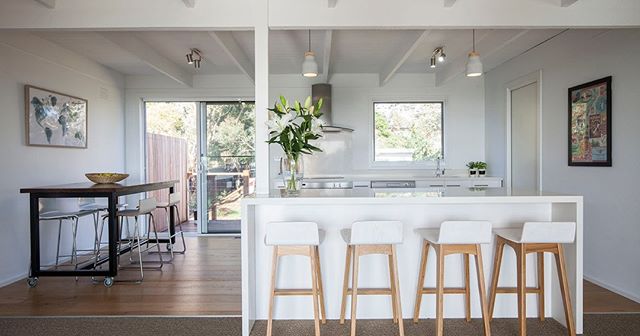 MT MARTHA, VIC
Coastal vibe to this kitchen. A great reno done in 2016.
@d3buildingdesign
•
•
•
#coastalkitchen #exposedrafters #white #simple #benchstools #timberflooring #lightandbright #mtmarthaadditionsandalterations #d3bu