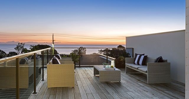 ESPLANADE, VIC
With all these summer nights coming we would love to be spending time here enjoying the beautiful sunset over the bay.
@d3buildingdesign
Builder - Twin Bays Construction
•
•
•
#housegoals #quality #duplex #roof