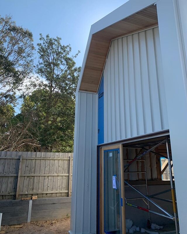 CONSTRUCTION IN PROGRESS
Check out our latest project.
A studio addition in Mornington under construction. Love the crisp look of the white pressed metal.
Just one of the projects that are still running though these weird times, D3 is still here a