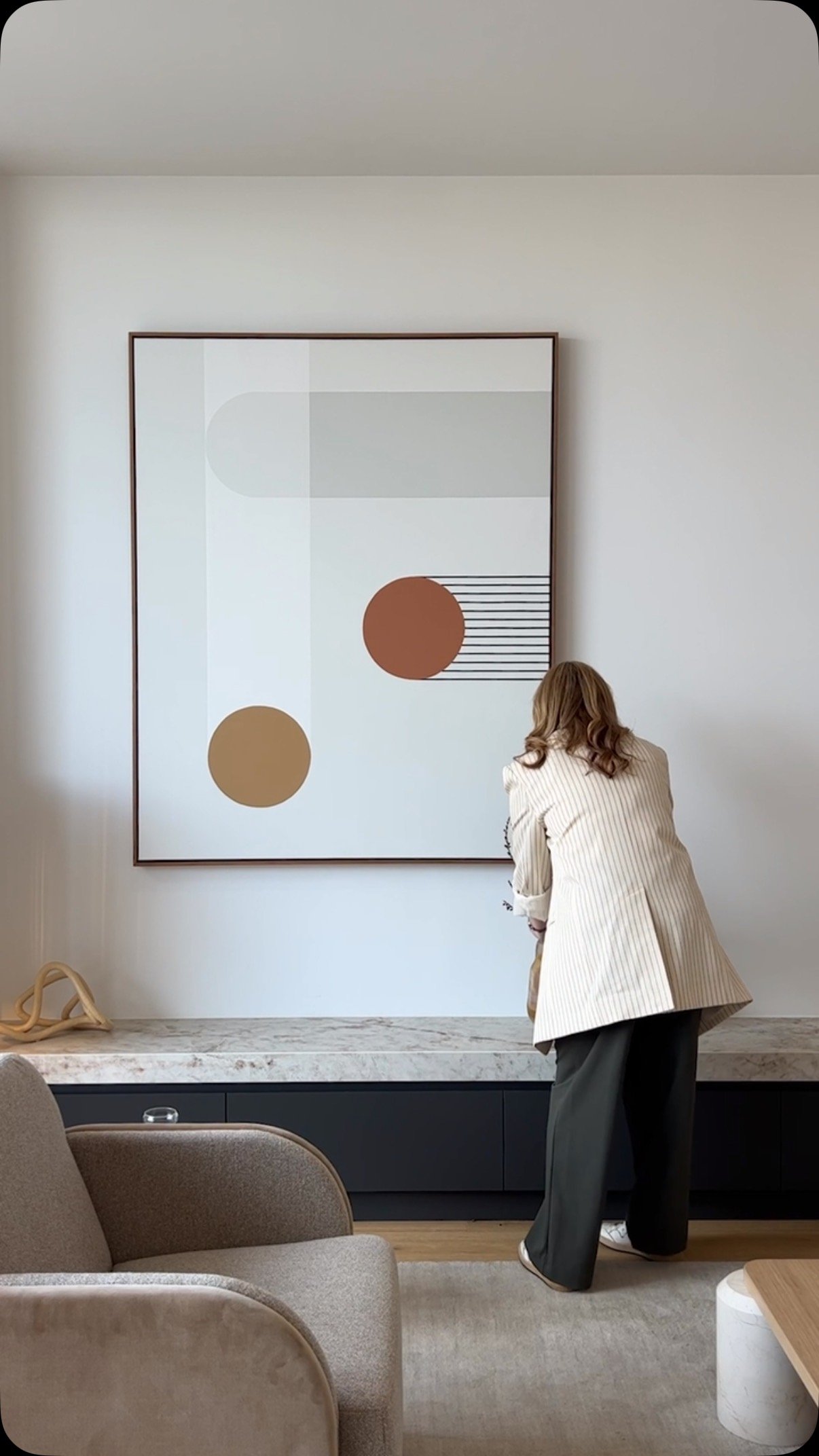 Boom! 💥 Artwork is the secret sauce to take your home to the next level! Adding that perfect piece can transform a space, inject personality, and give it that wow factor. It’s all about creating a vibe that feels inviting and memorable.
We are