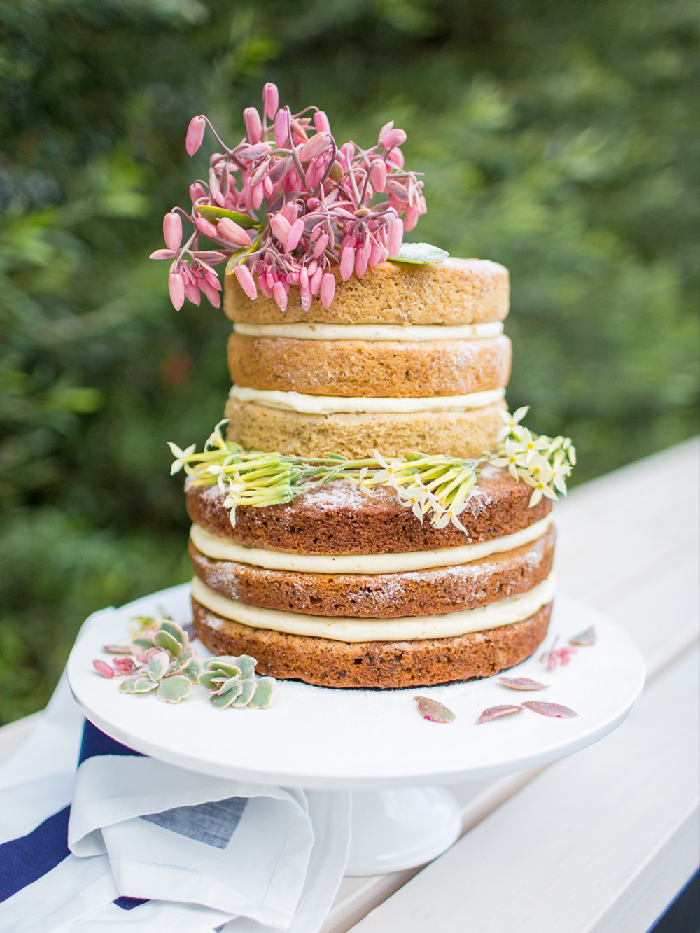 Naked Cake with succulent flowers