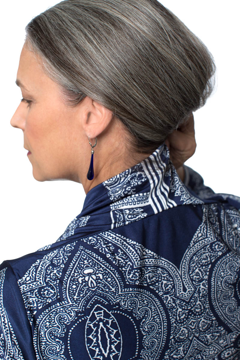  See how the border on the yardage translated to the back neck seam? Pretty groovy.