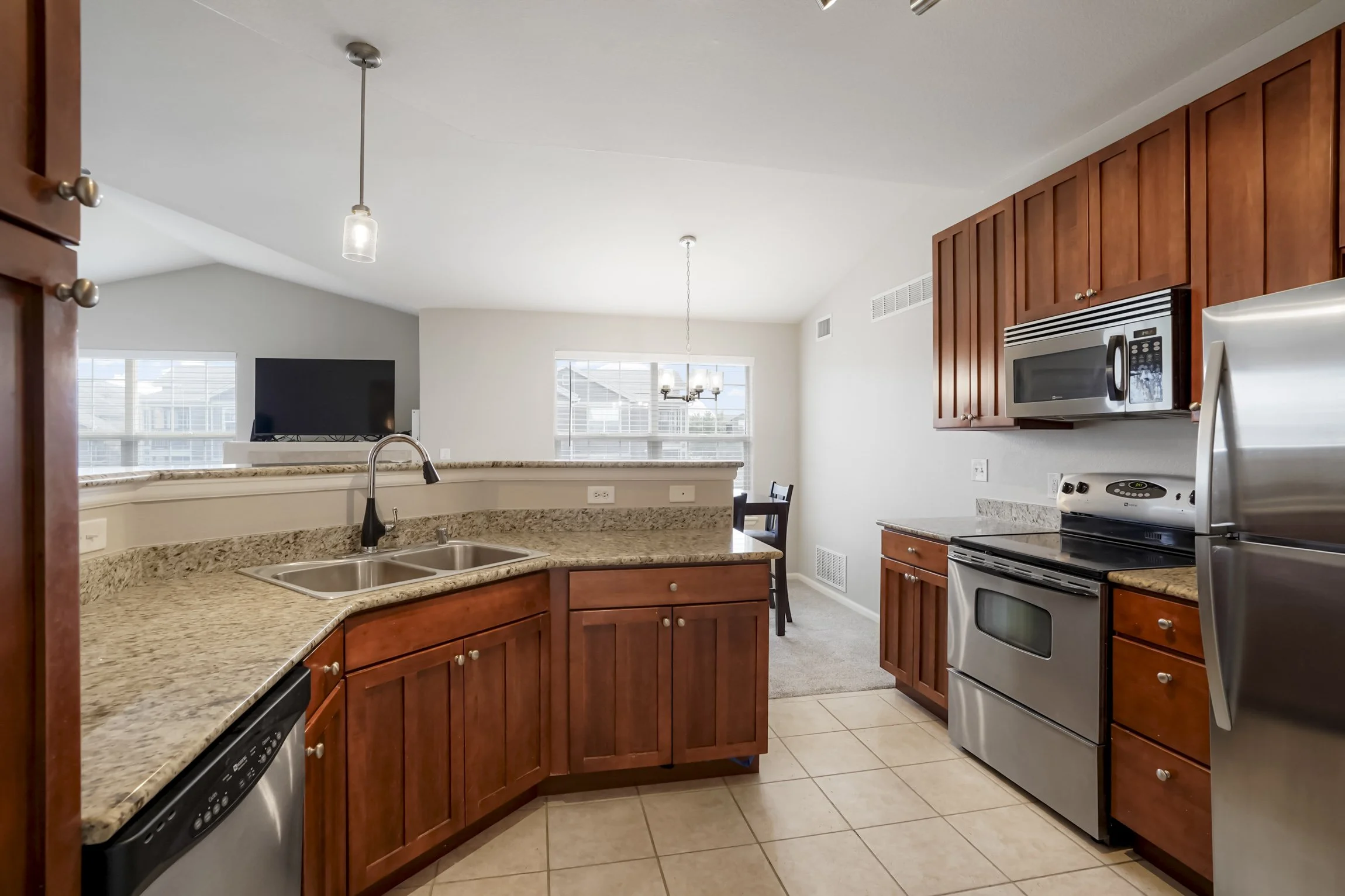 2800 Blue Sky Cir 2-302-9.jpg