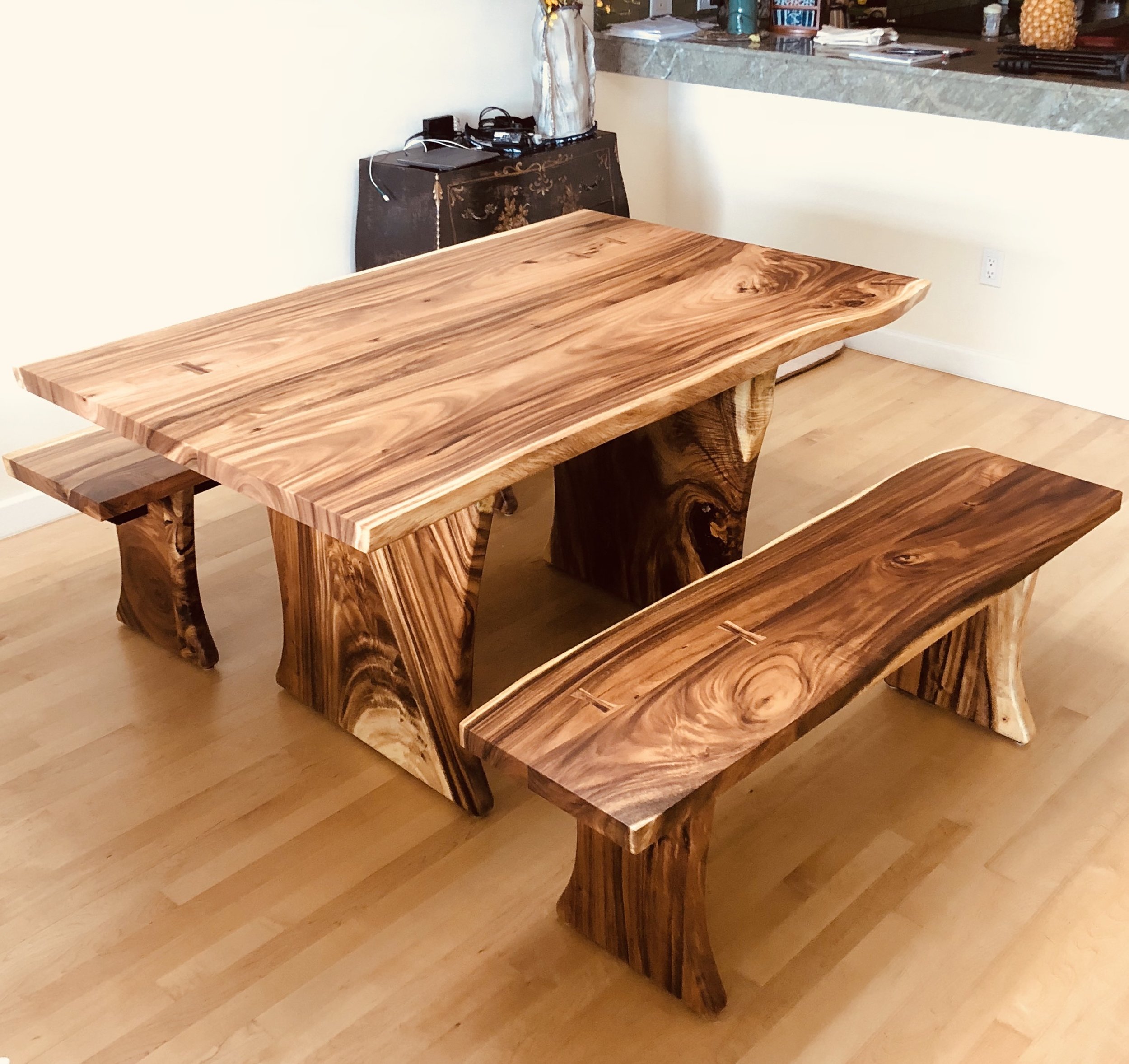 monkeypod dining set .jpg