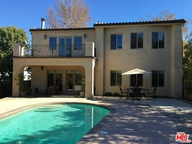 5831 Shirley Ave. Tarzana 91356