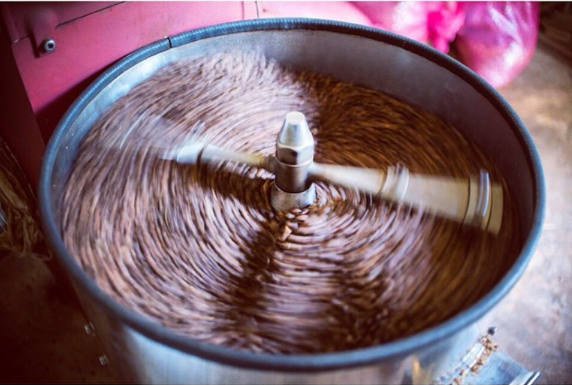 Suan Lahu team roasting coffee