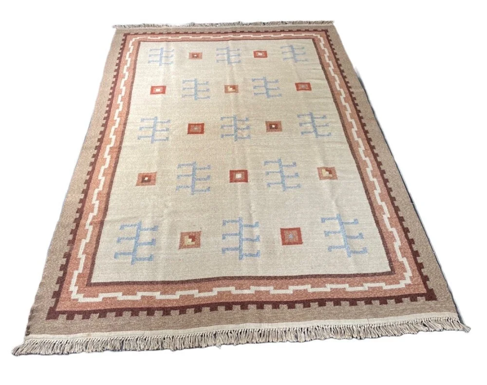 DB2F8FAF-5817-4326-B9B3-388B33936A9D