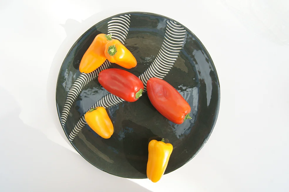 Large dinner plate / olive black