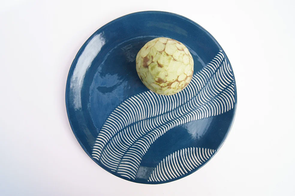 Large dinner plate / dark blue