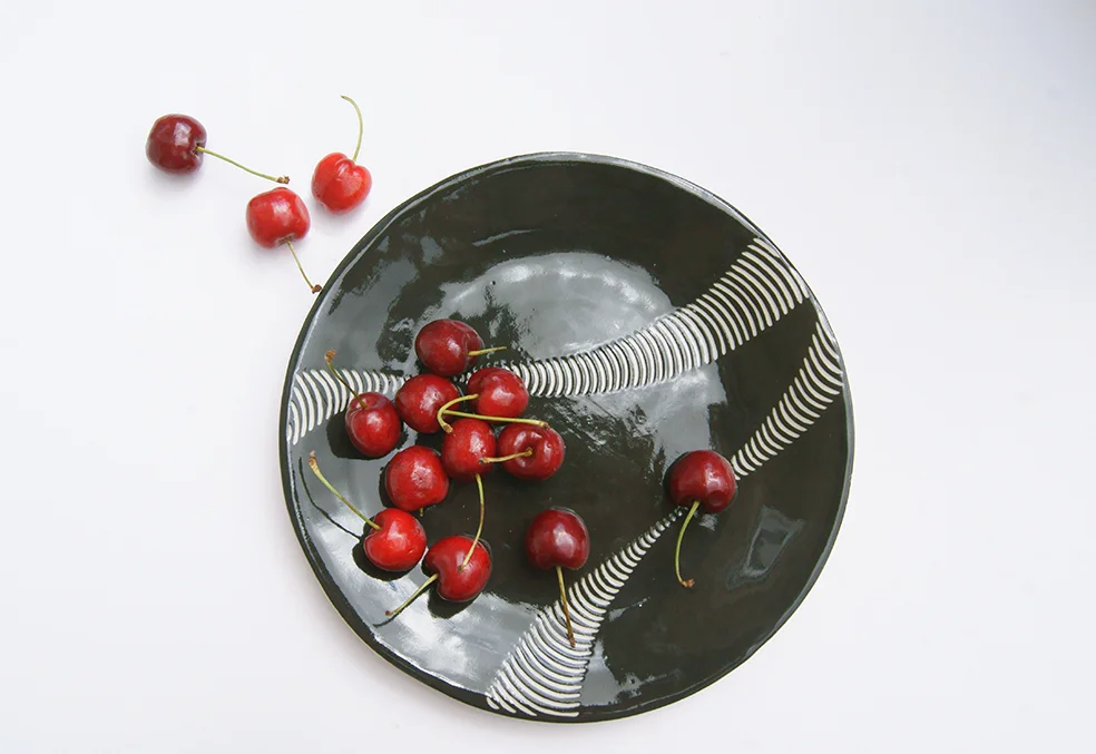 Medium dinner plate / olive black