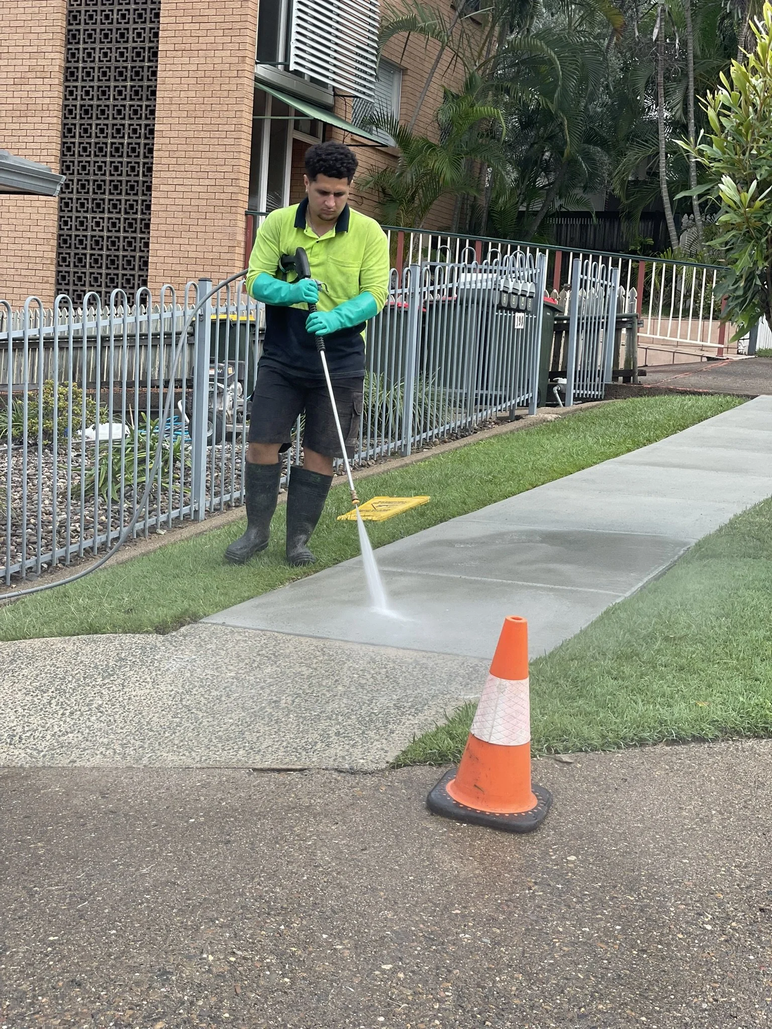 Concrete pressure cleaning Mount Gravatt