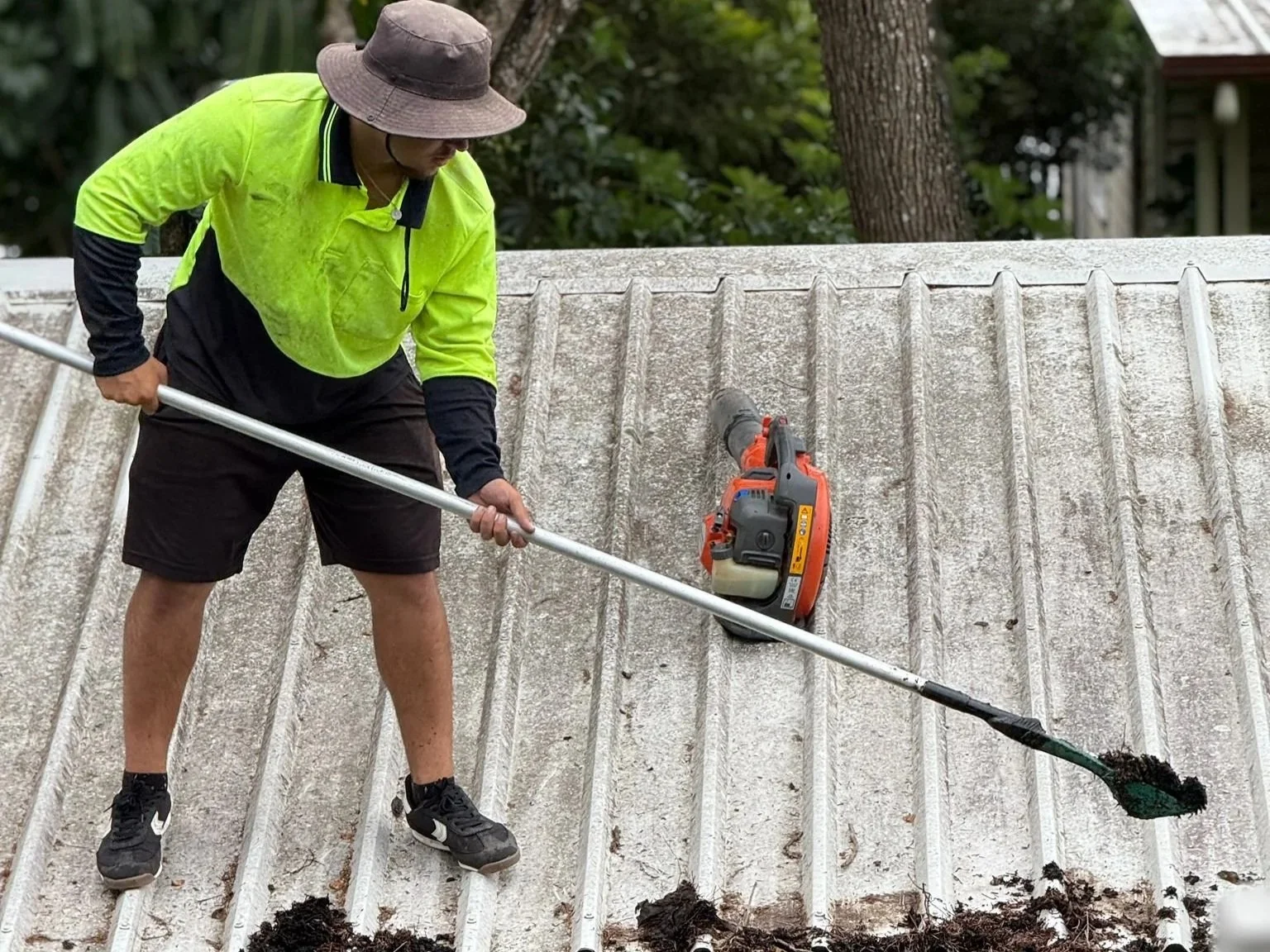Gutter cleaning service Mount Gravatt