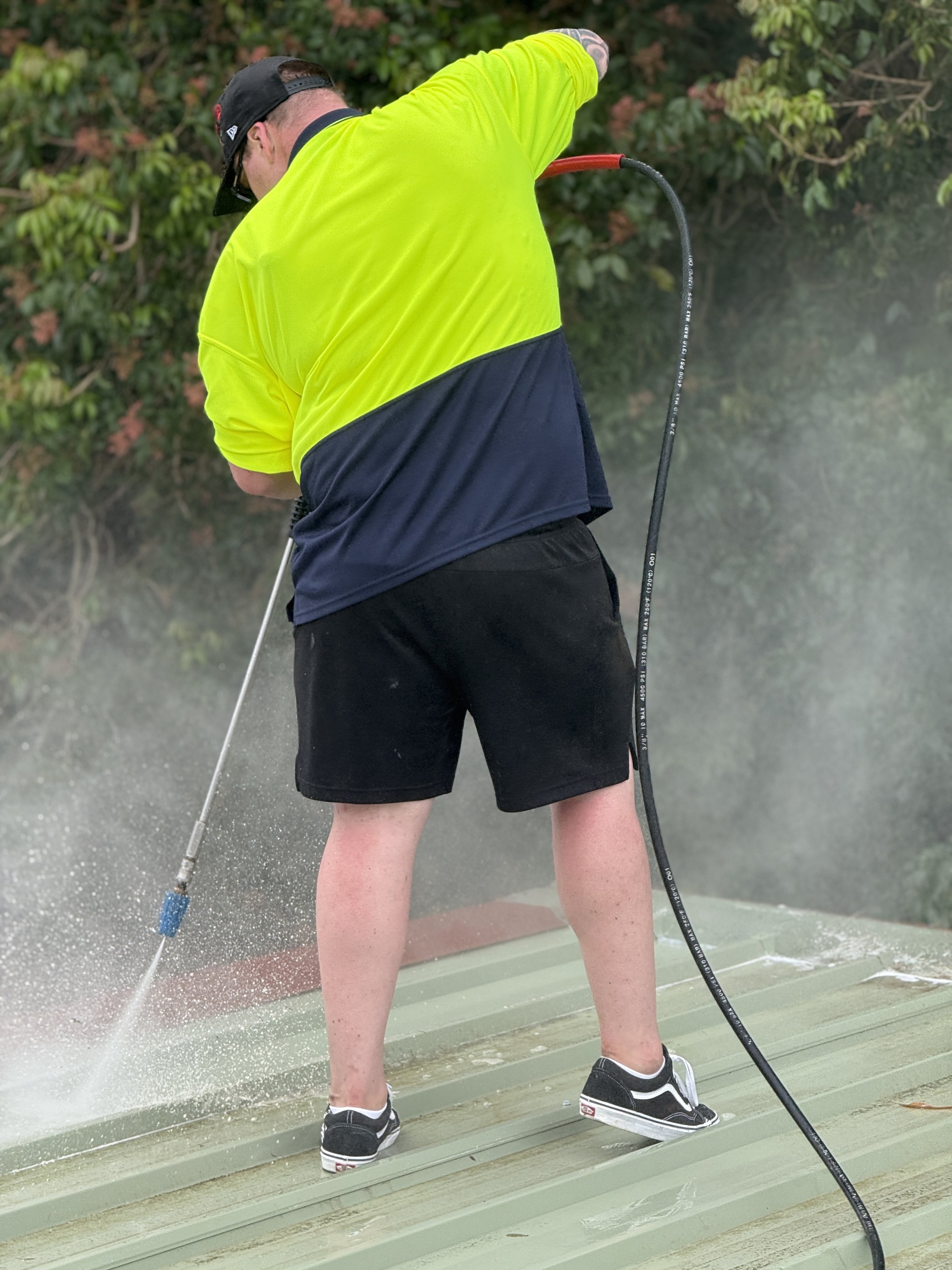 Roof cleaning service in Brisbane Southside