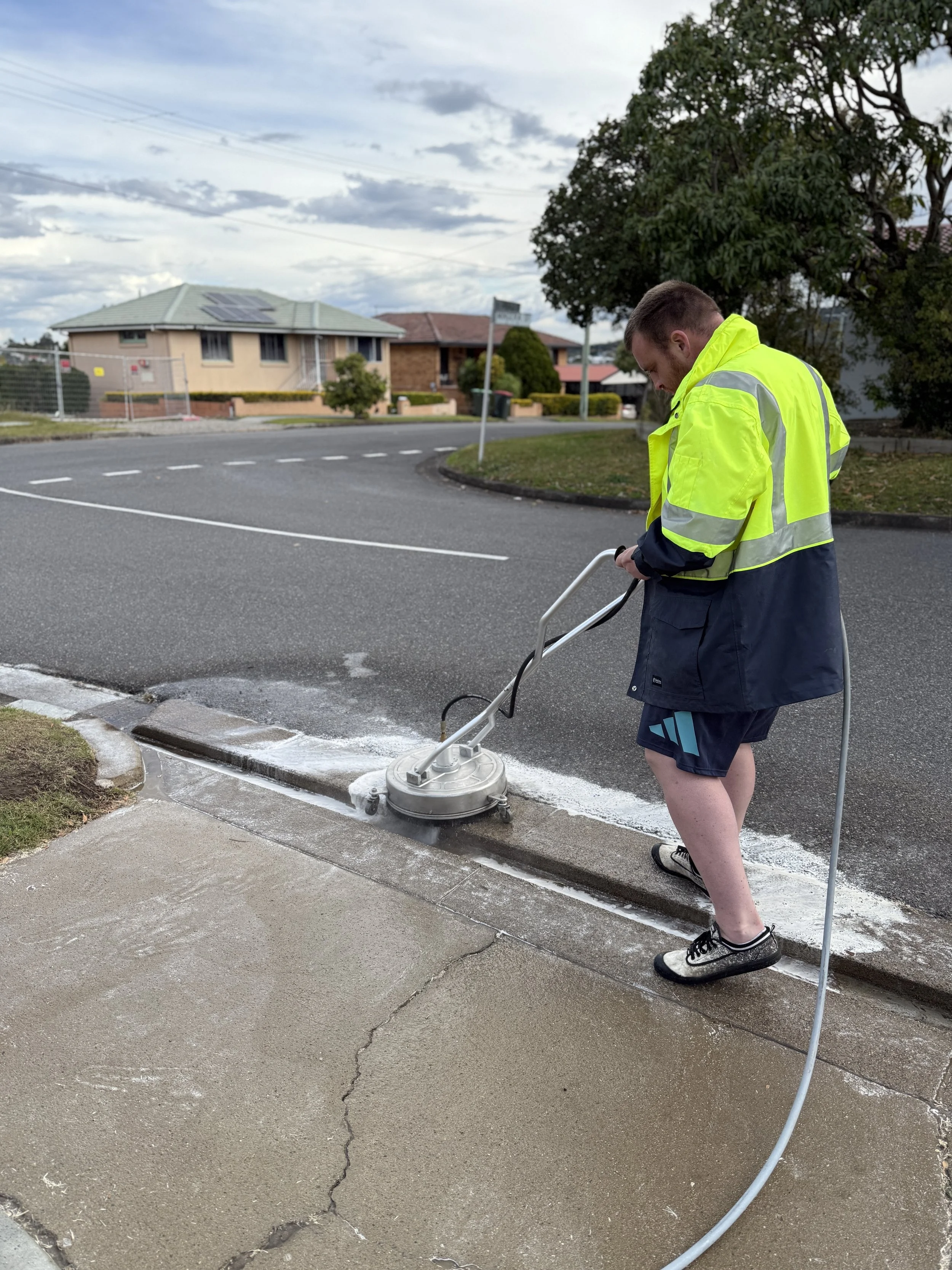 Concrete pressure cleaning Mount Gravatt