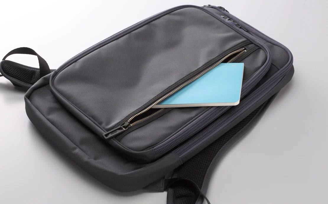 018-detail-gallery-blue-bag.jpg