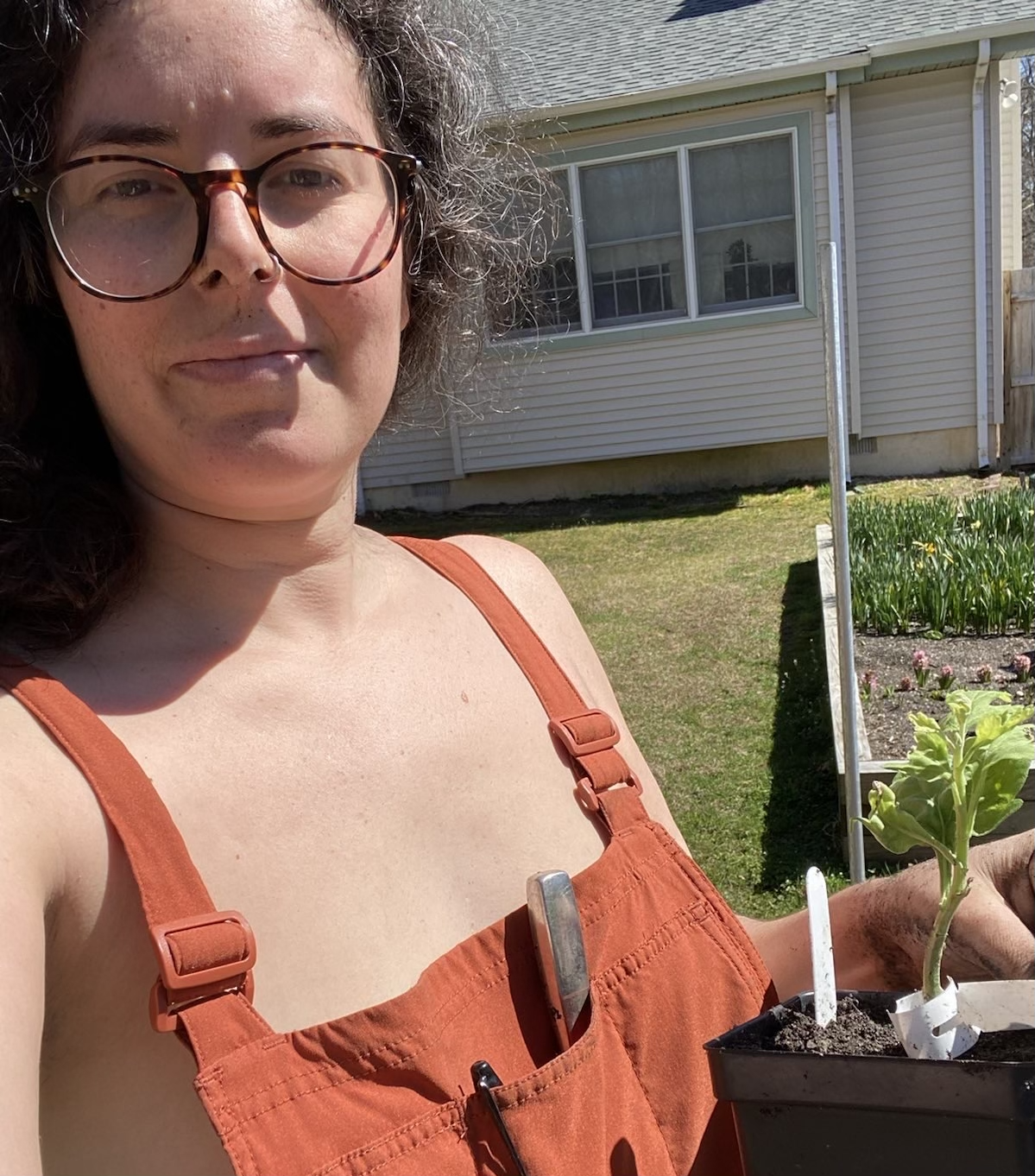 Norah Langweiler - Naked Flower Farm
Naked Flower is a small-scale (read: teeny tiny) specialty flower farm owned and operated by Norah Langweiler in EHT. Naked Flowers are big and ruffled, and Norah finds the biggest and ruffliest (and most frag