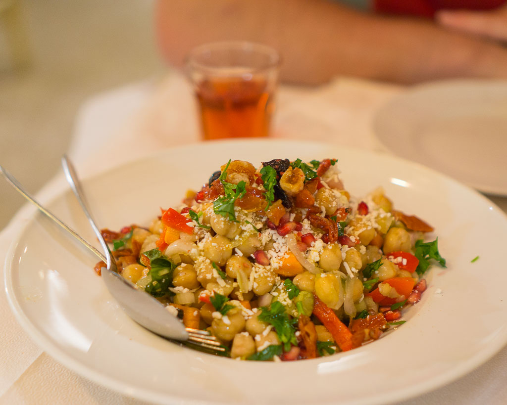 Yum! Chickpea Salad from I Kriti.