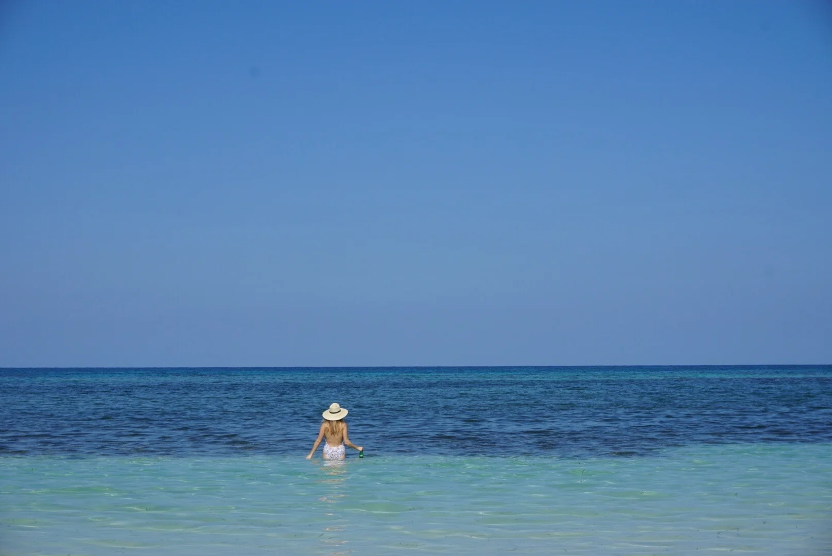 Cayo Jutias is about an hour drive from Viñales. You can take a collectivo taxi for 20 CUC round trip. 