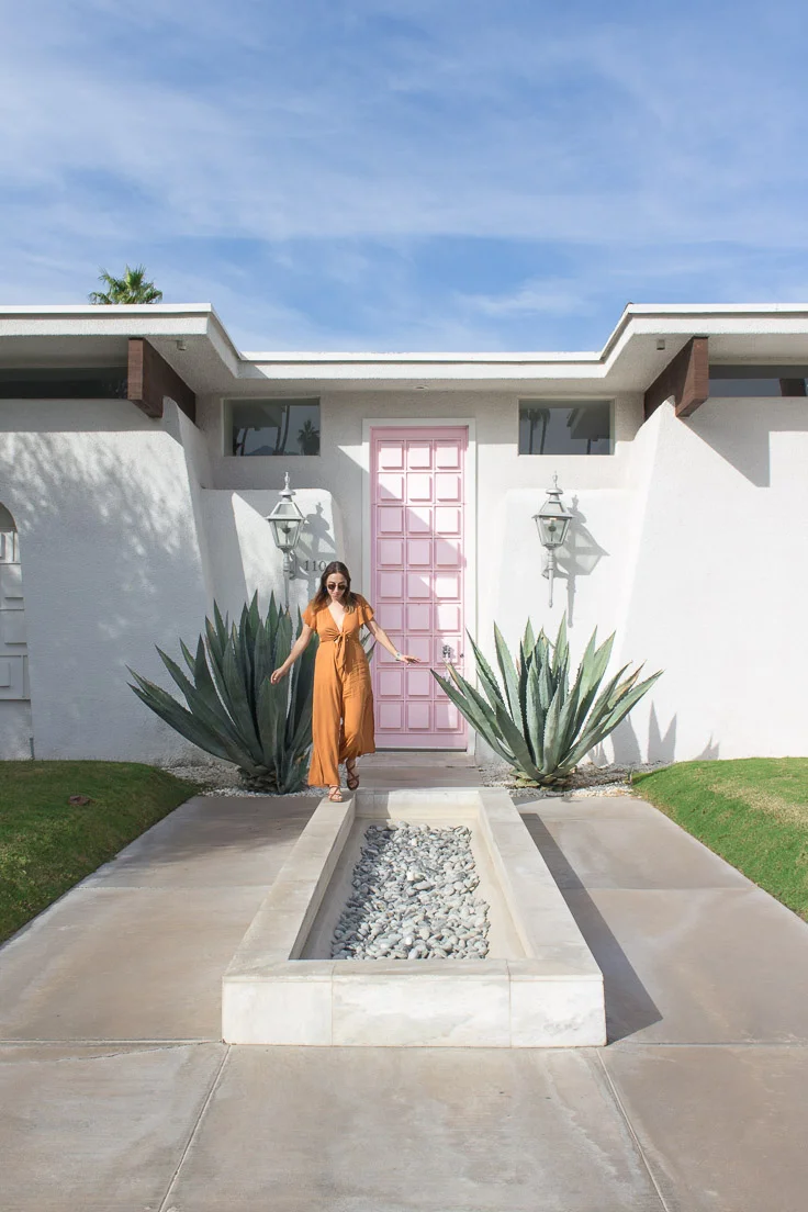Update: The residents of #thatpinkdoor have asked that visitors discontinue taking pictures of it as of March 10th, 2018. Please respect their privacy and property. 