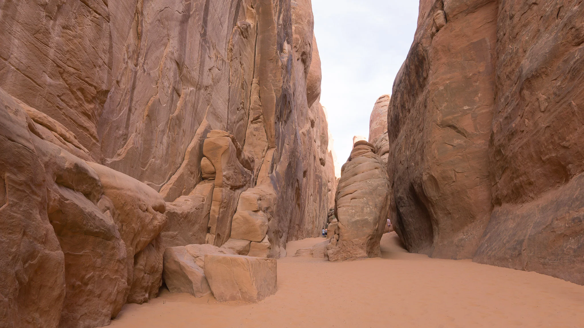 Hiking to Sand Dune Arch