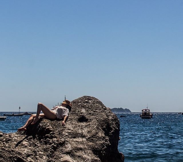 The ultimate sunbathing spot #daadolfo #positano #twobluepassports #amalficoast #summerinitaly