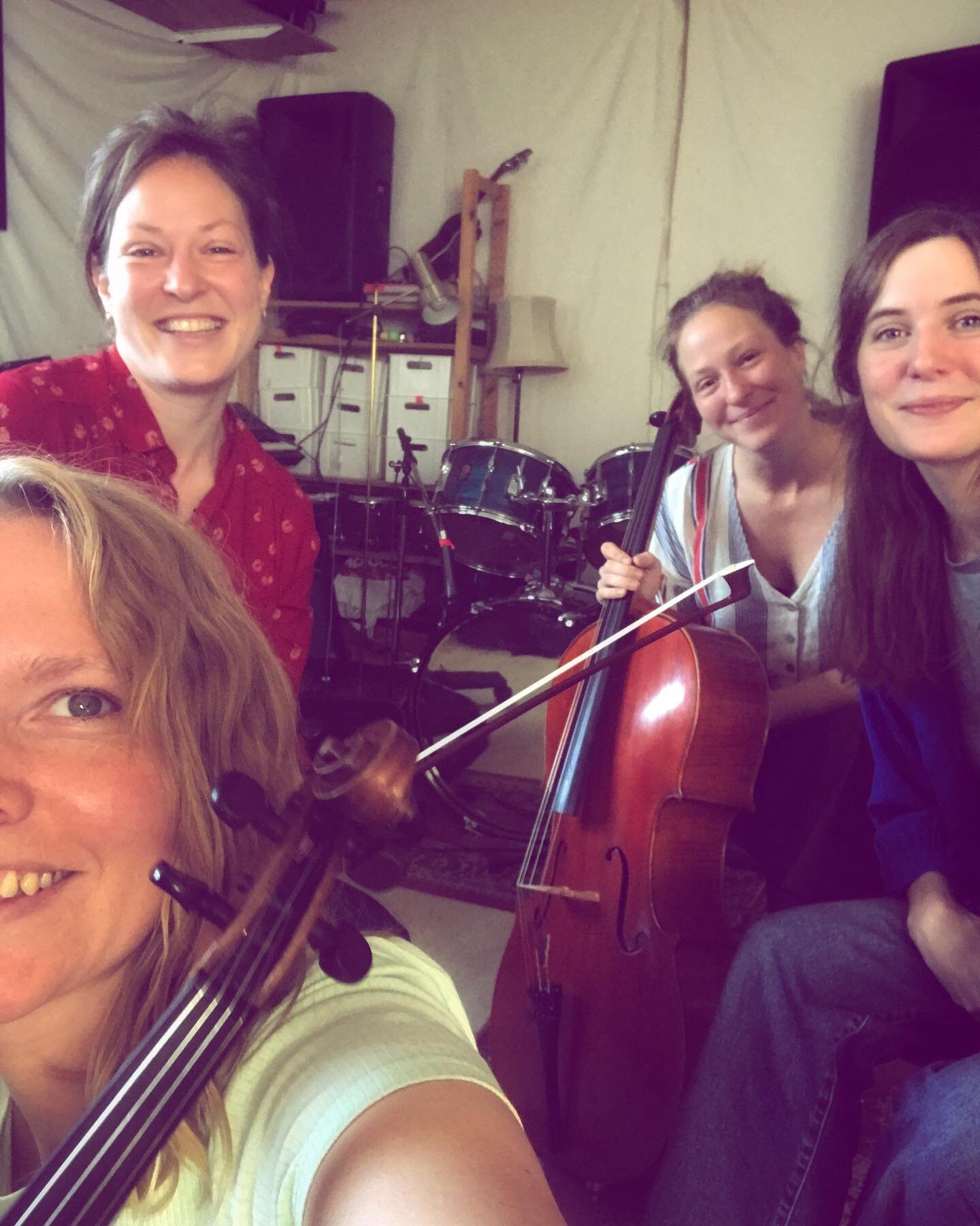 We&rsquo;re ready for tomorrow&rsquo;s showcase at @spotfestival @sunshipaarhus 💕 it&rsquo;s 22:15 at Katapult if you&rsquo;re up for a string treat 🎻💖

#experimentalmusic #improvisedmusic #strings #crushstringcollective