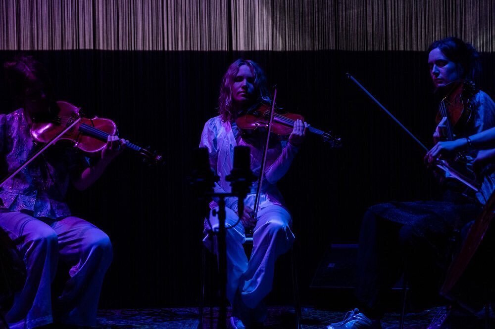 TBT @spotfestival part 2/3
@paulinehogstrand @mariamartinejagd and @bagge.t 
🤍🎻✨🎻✨🎻🤍

#crushstringcollective #experimentalmusic #improvisedmusic #stringplayers @sunshipaarhus @jazzdanmark
