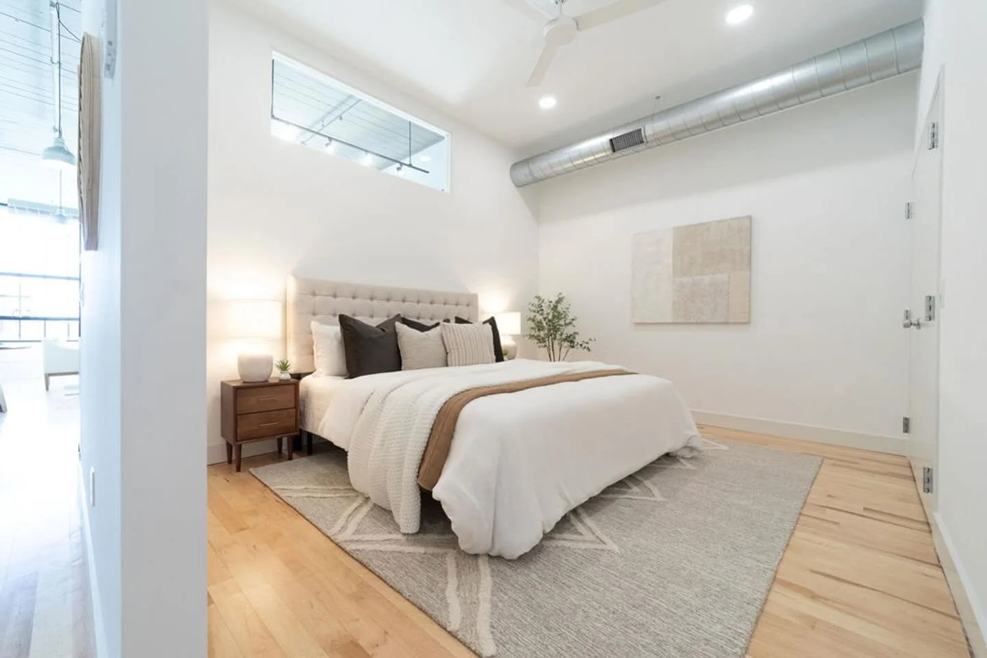 MARCH Availability! 🛋️
DM to tour this one-bedroom at 49 Westfield.