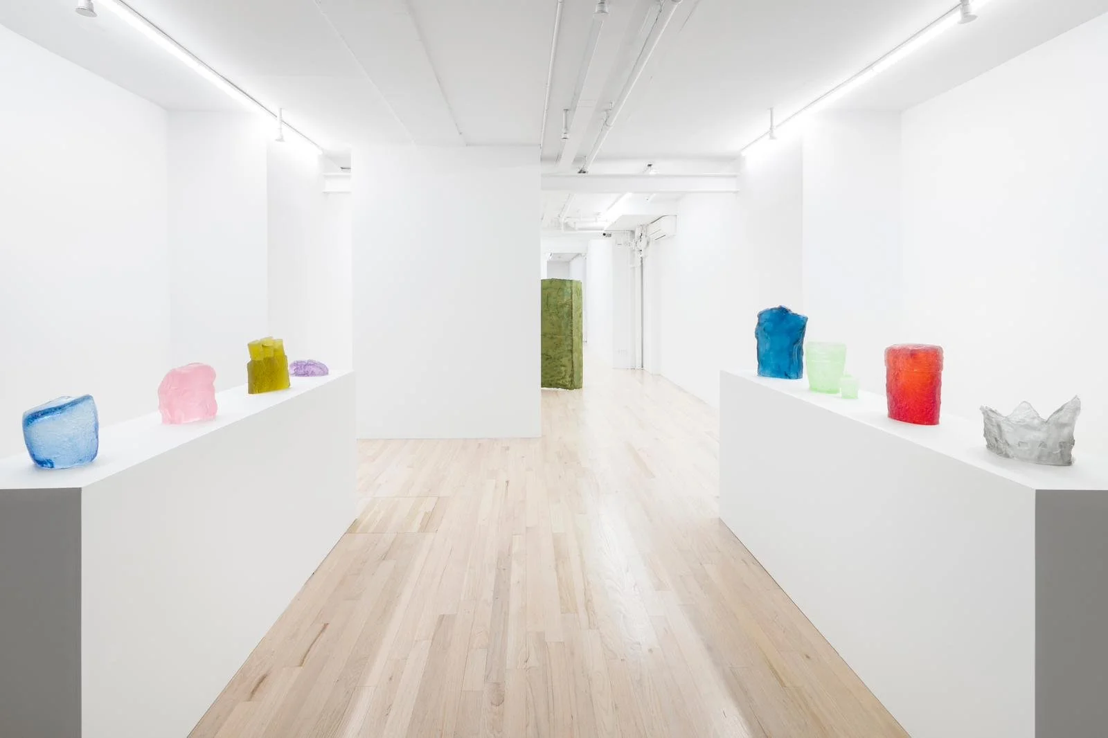  Vestigio, installation view, paper pulp and glass, dimensions variable, Proxyco Gallery, 2023    