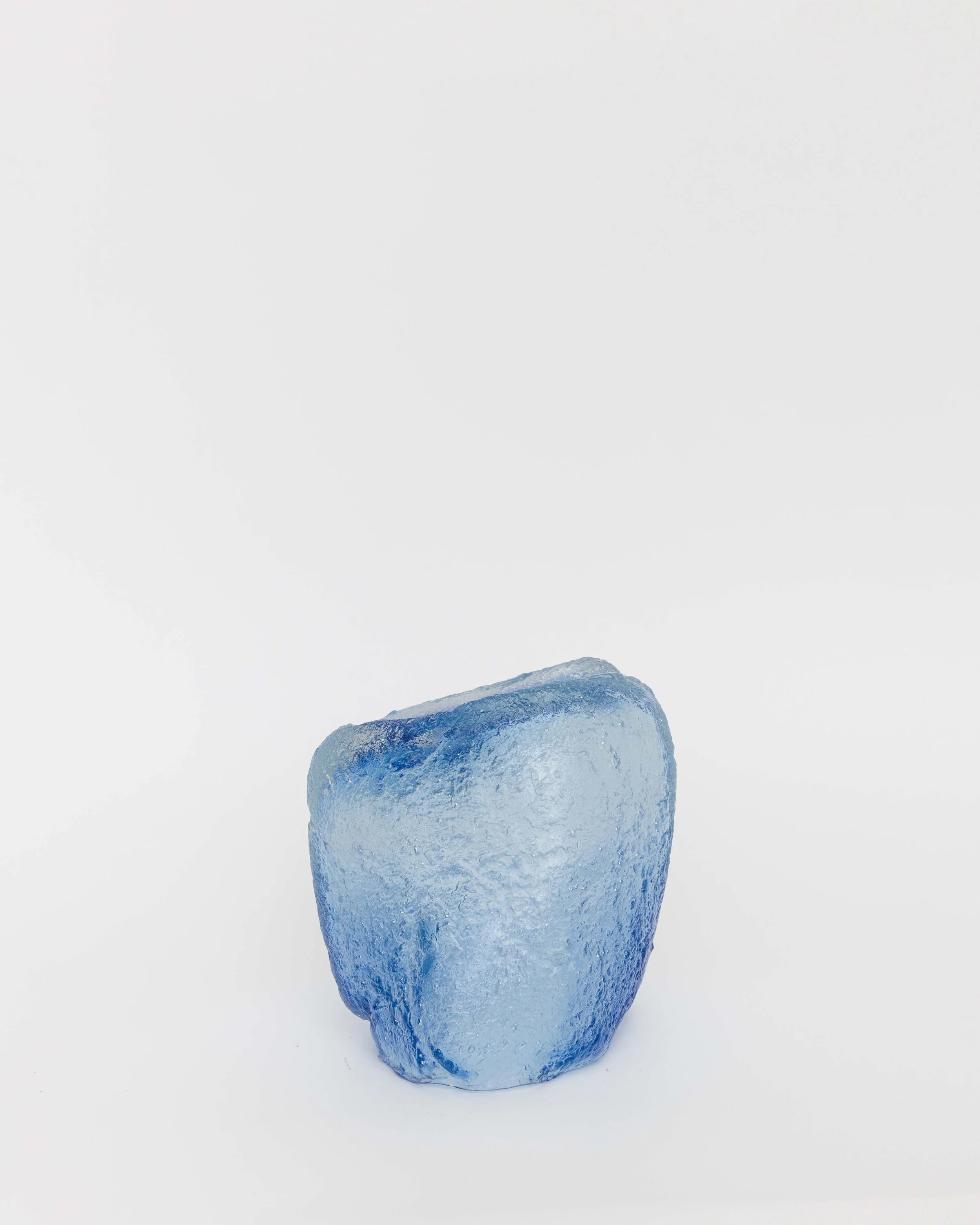  Sueño, blown glass, 8 x 8 x 7 inches, 2022.&nbsp;    