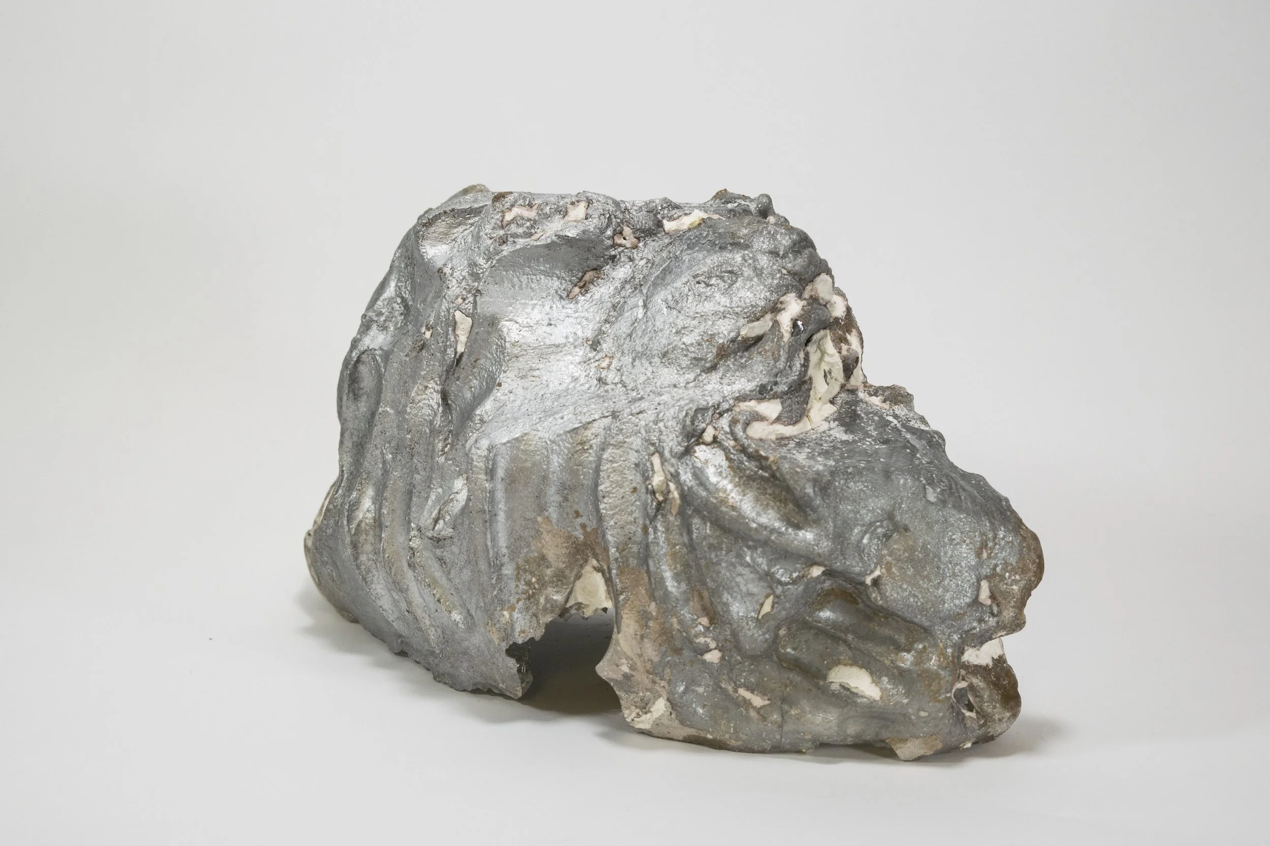  Plata, resin, 11 x 13 x 8 inches, 2018.    