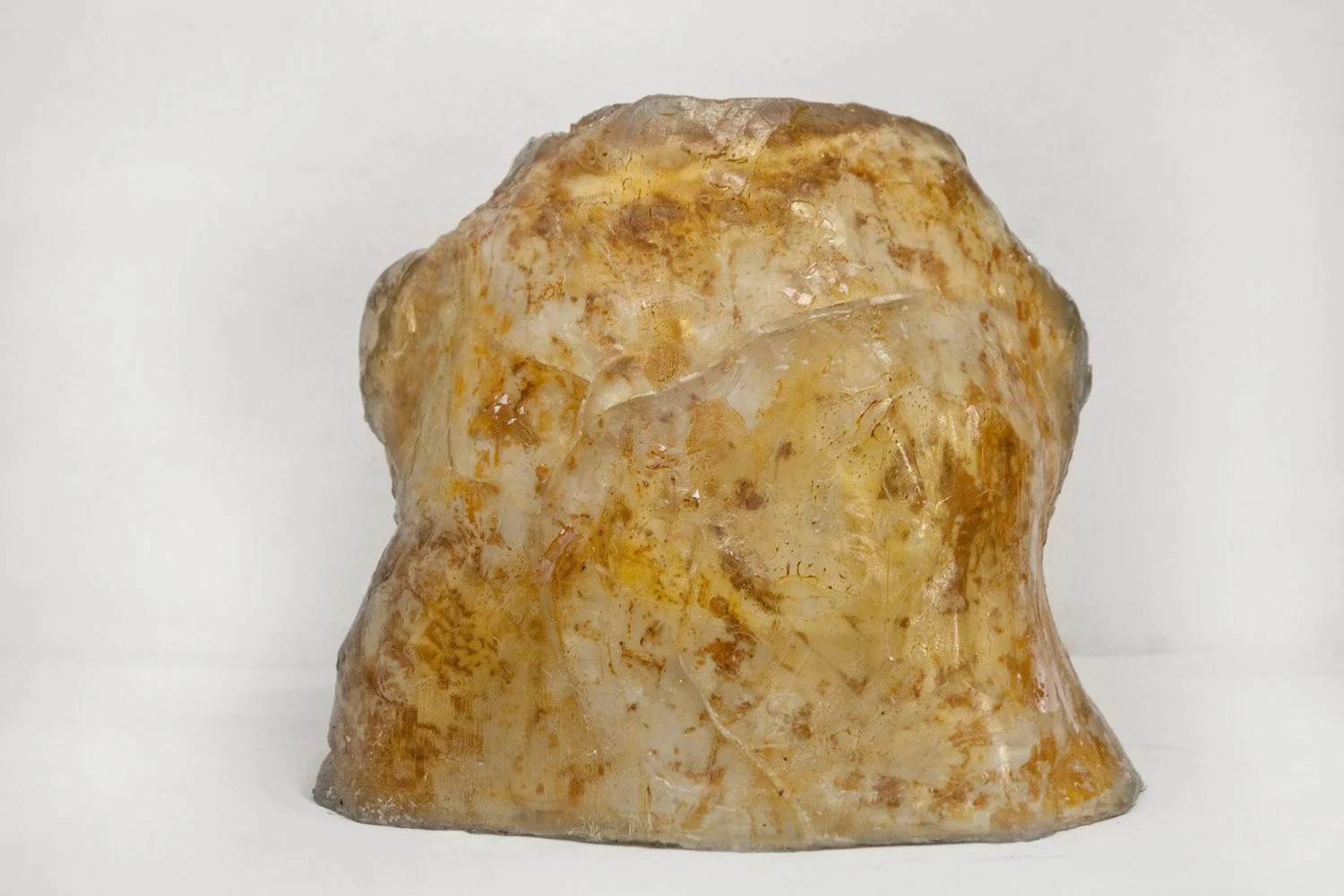   Amante (lover),  resin, 20 x 20 x 12 in, 2013.    