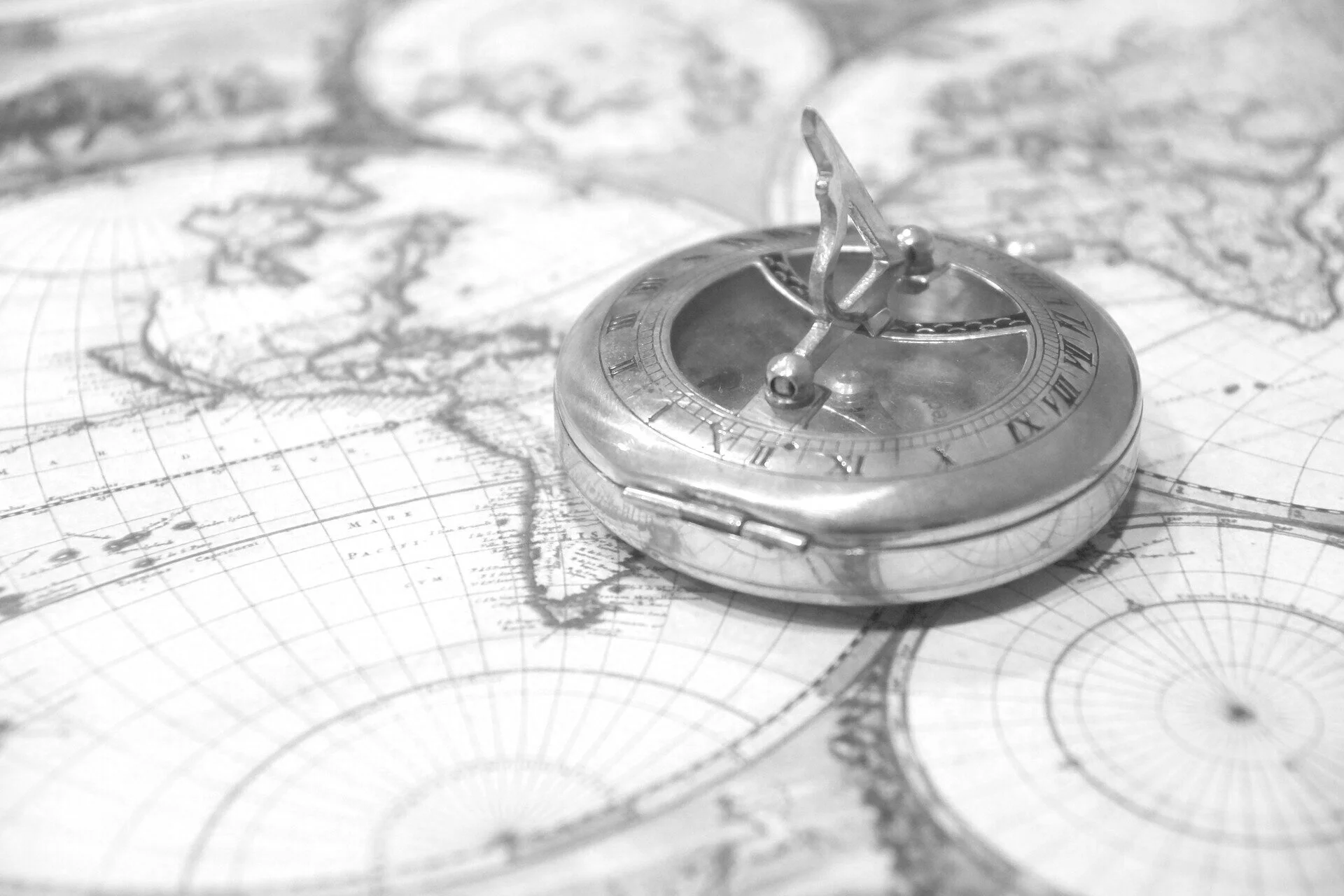 compass-and-world-map-429784_1920.jpg