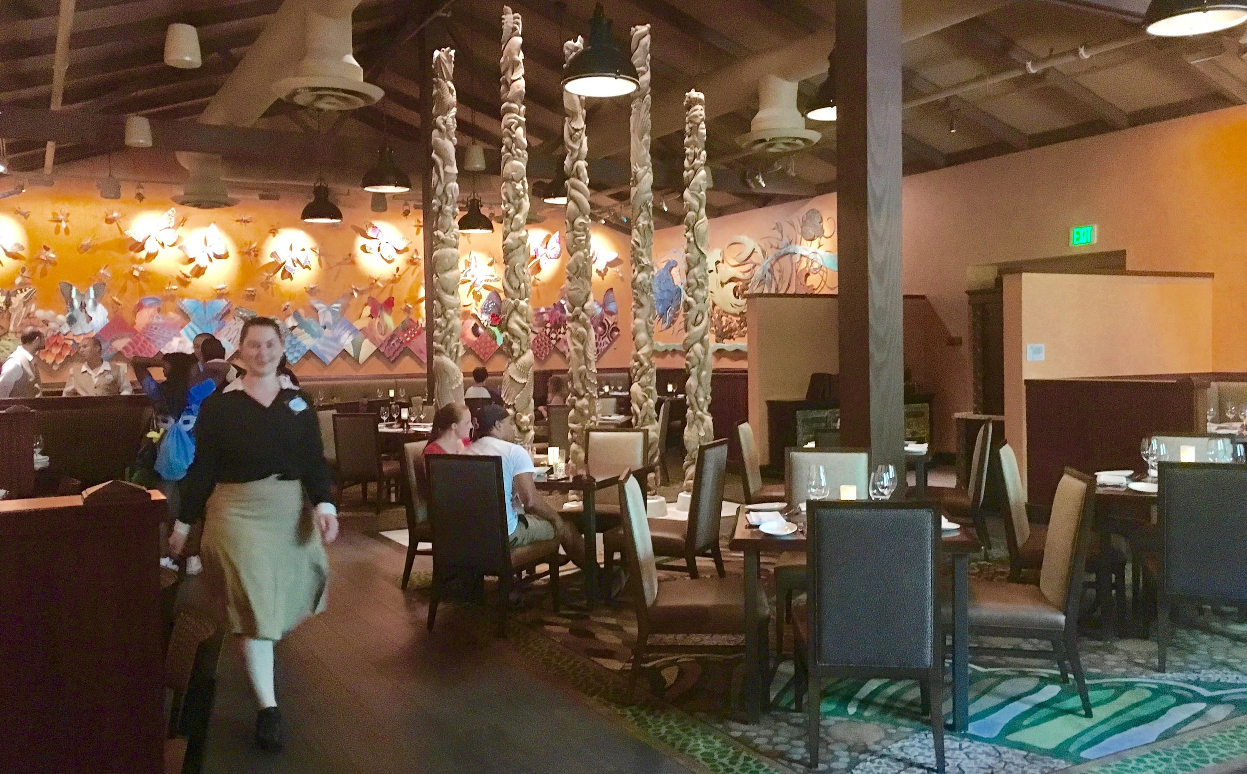This Tiffins dining room has hand-carved totem poles from Bali in the center