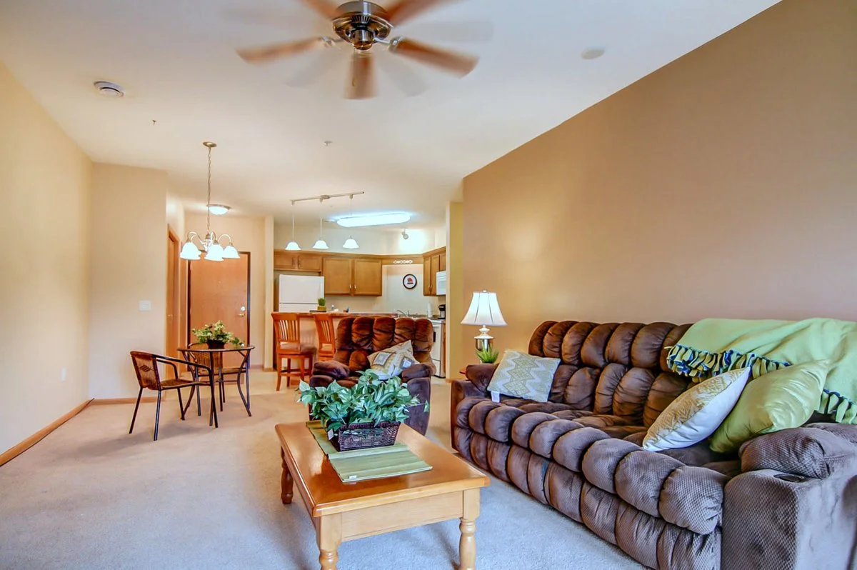 6701 Fairhaven-11.jpg