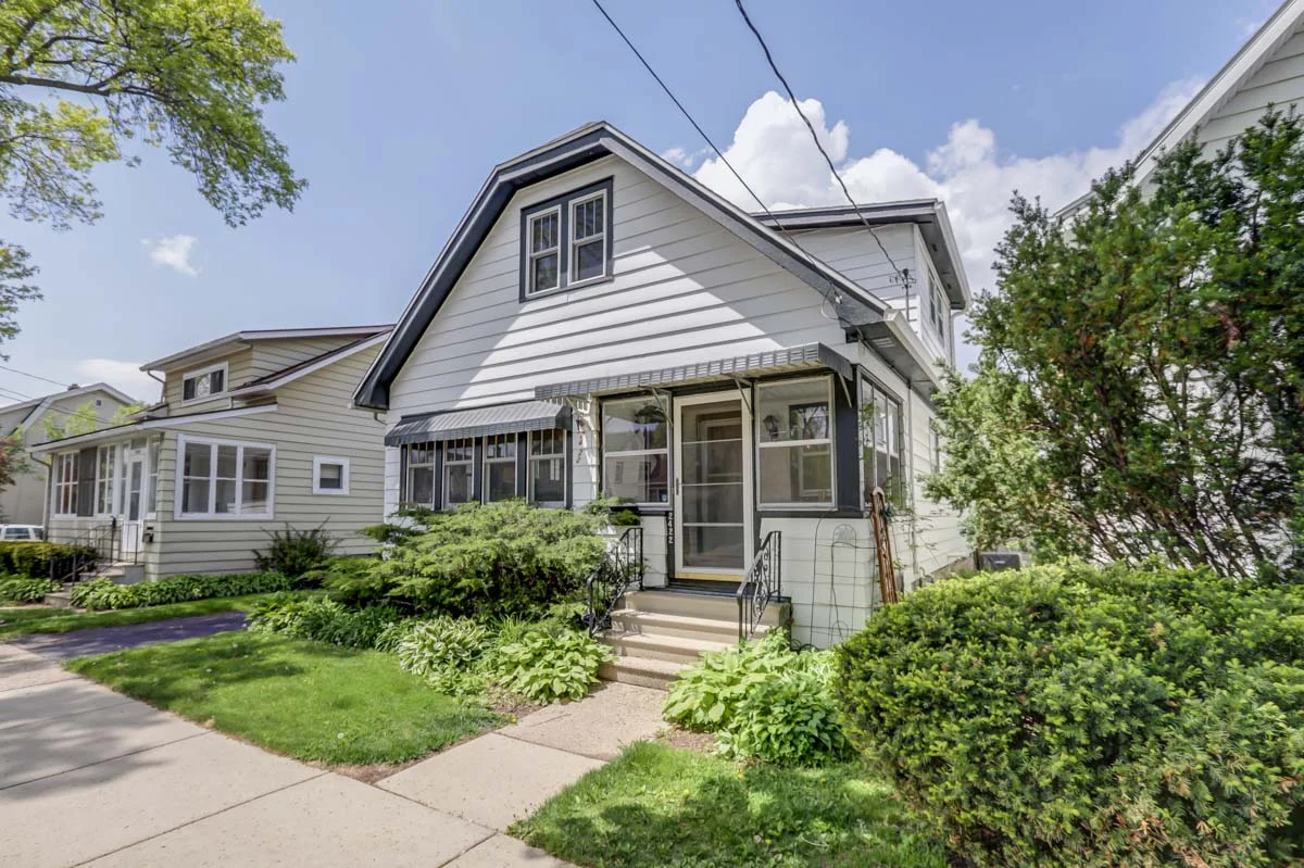2422 E Mifflin St-39.jpg