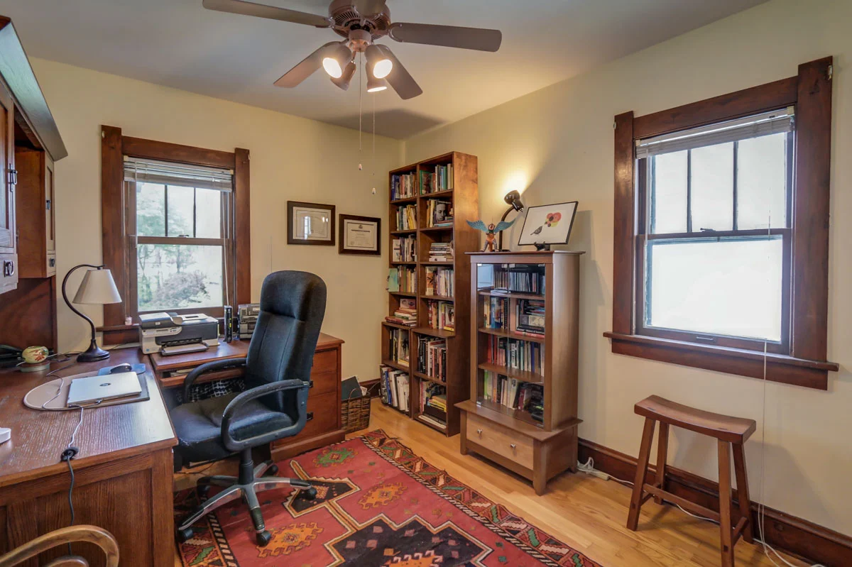 2422 E Mifflin St-23.jpg