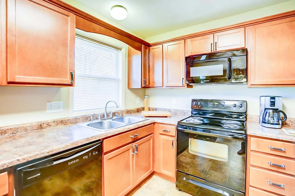 5301 Raymond Rd-10.jpg