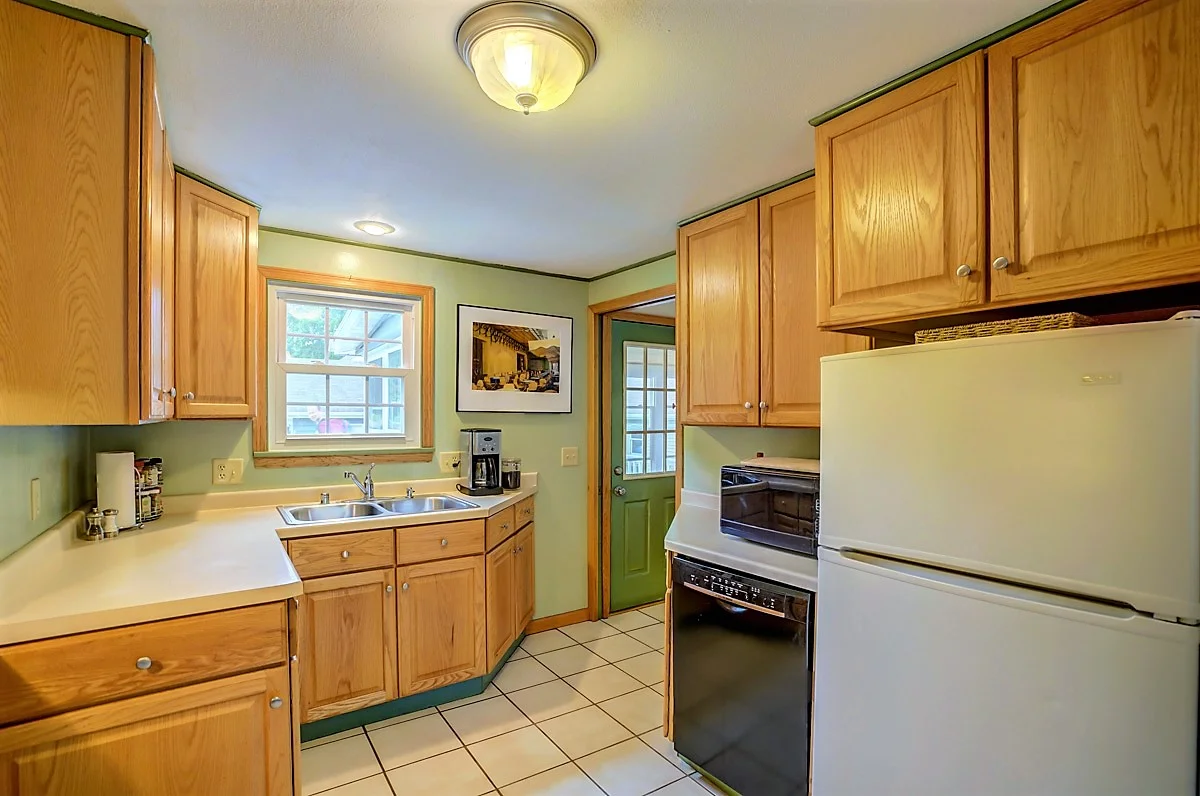 300 W Dean Ave, Madison-9adjusted.jpg