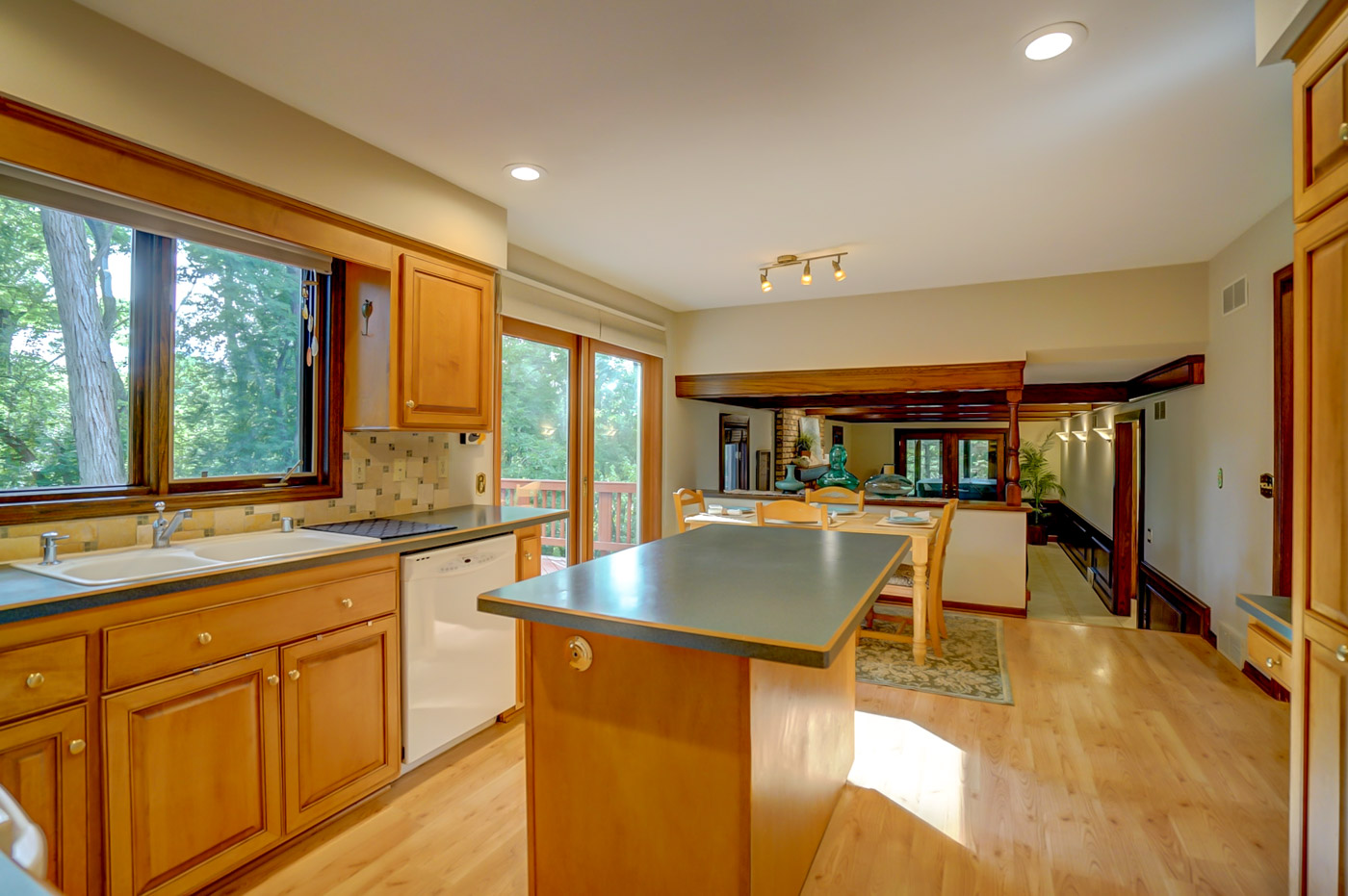 7124 Applewood-10.jpg