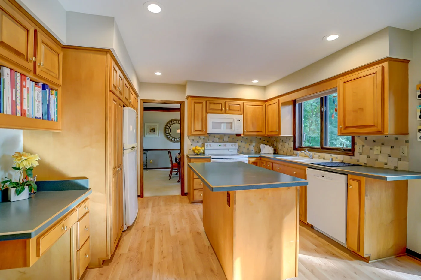 7124 Applewood-13.jpg