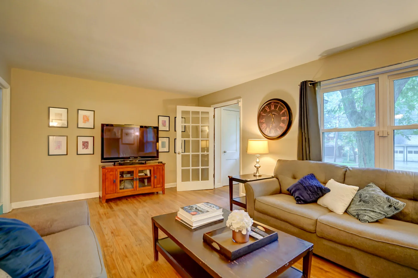 116 E Lakeside-17.jpg