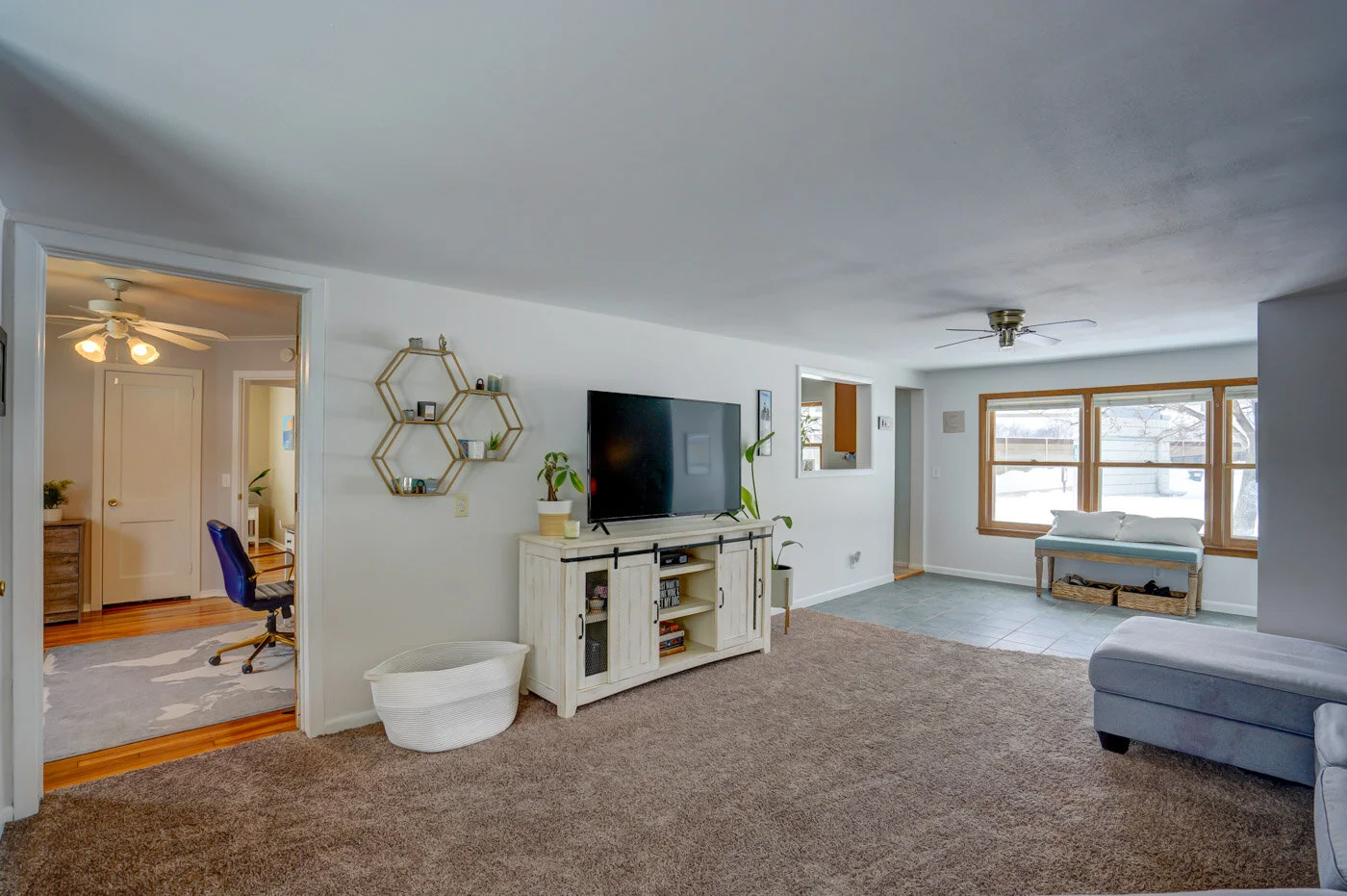 4260 Warwick Way-5.jpg