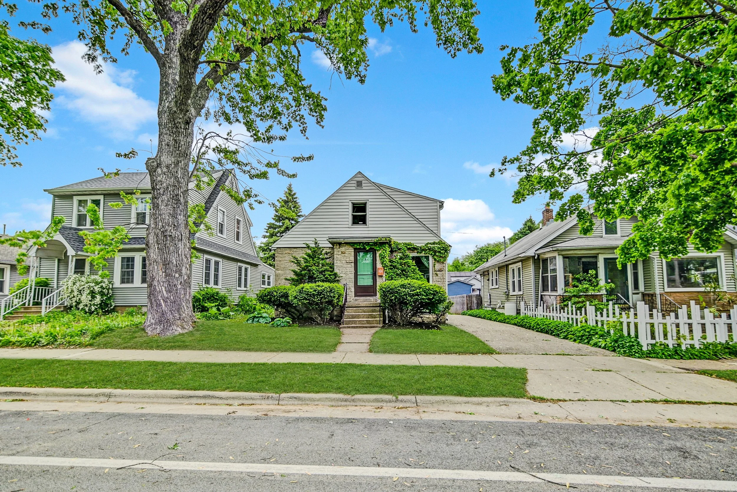 02-2538 Commercial Ave-76.jpg