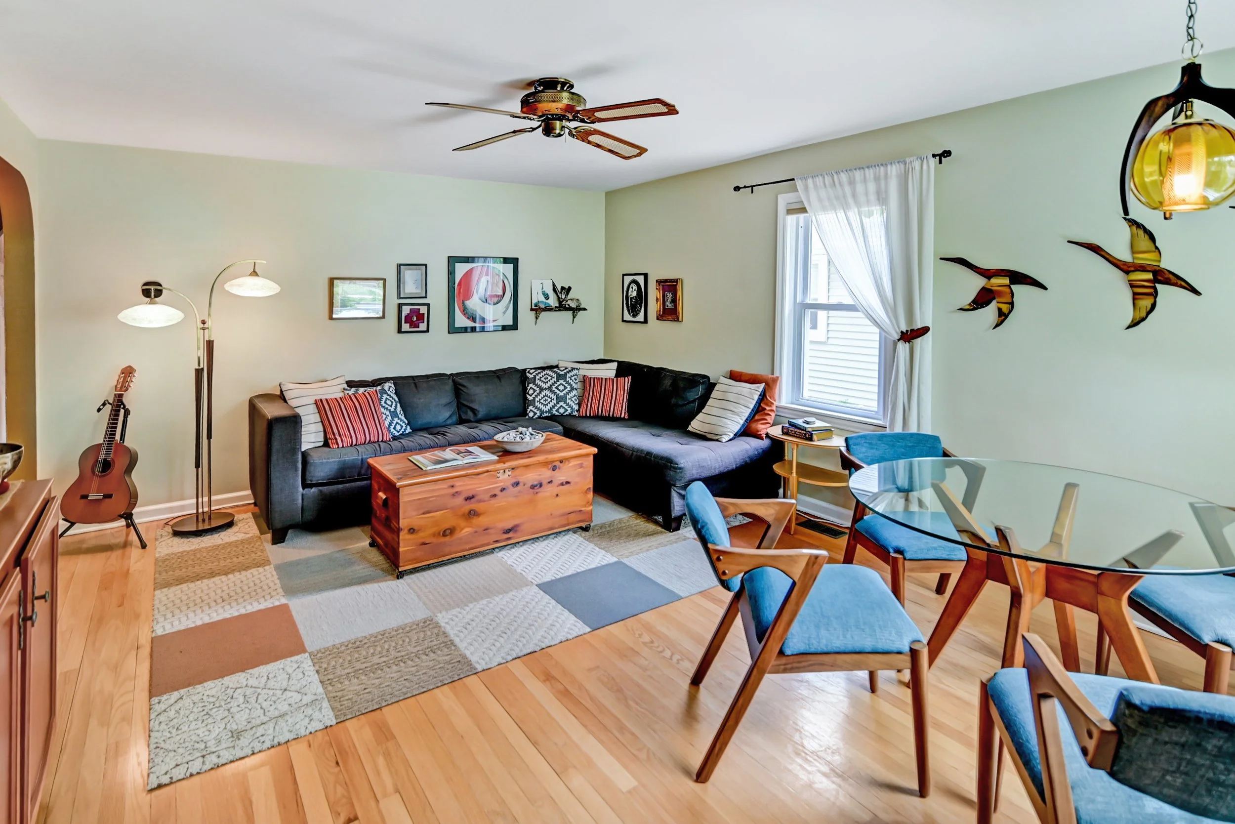 30-2538 Commercial Ave-2.jpg