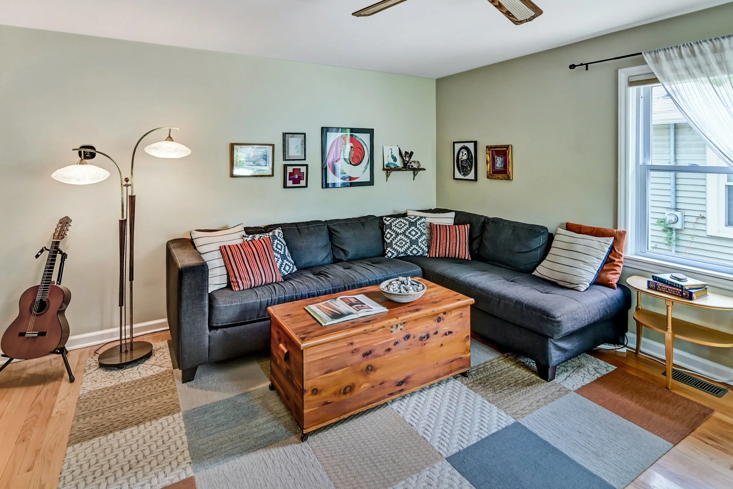 33-2538 Commercial Ave-5.jpg